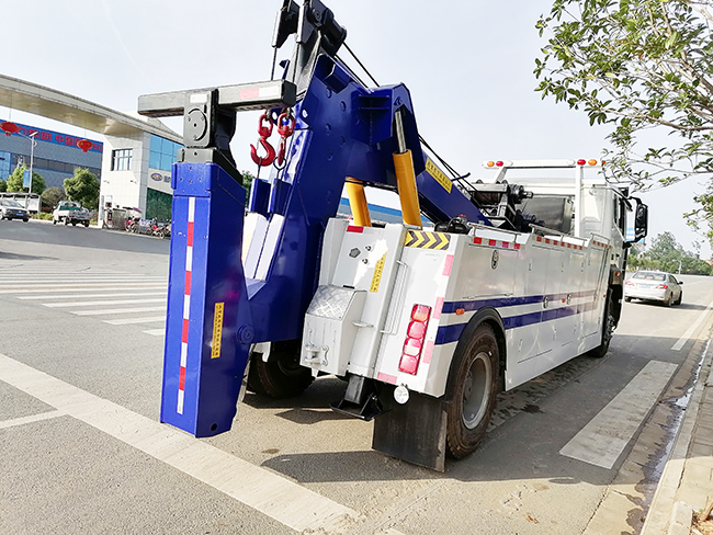 國(guó)六單橋重汽豪瀚拖吊聯(lián)體清障車(chē)